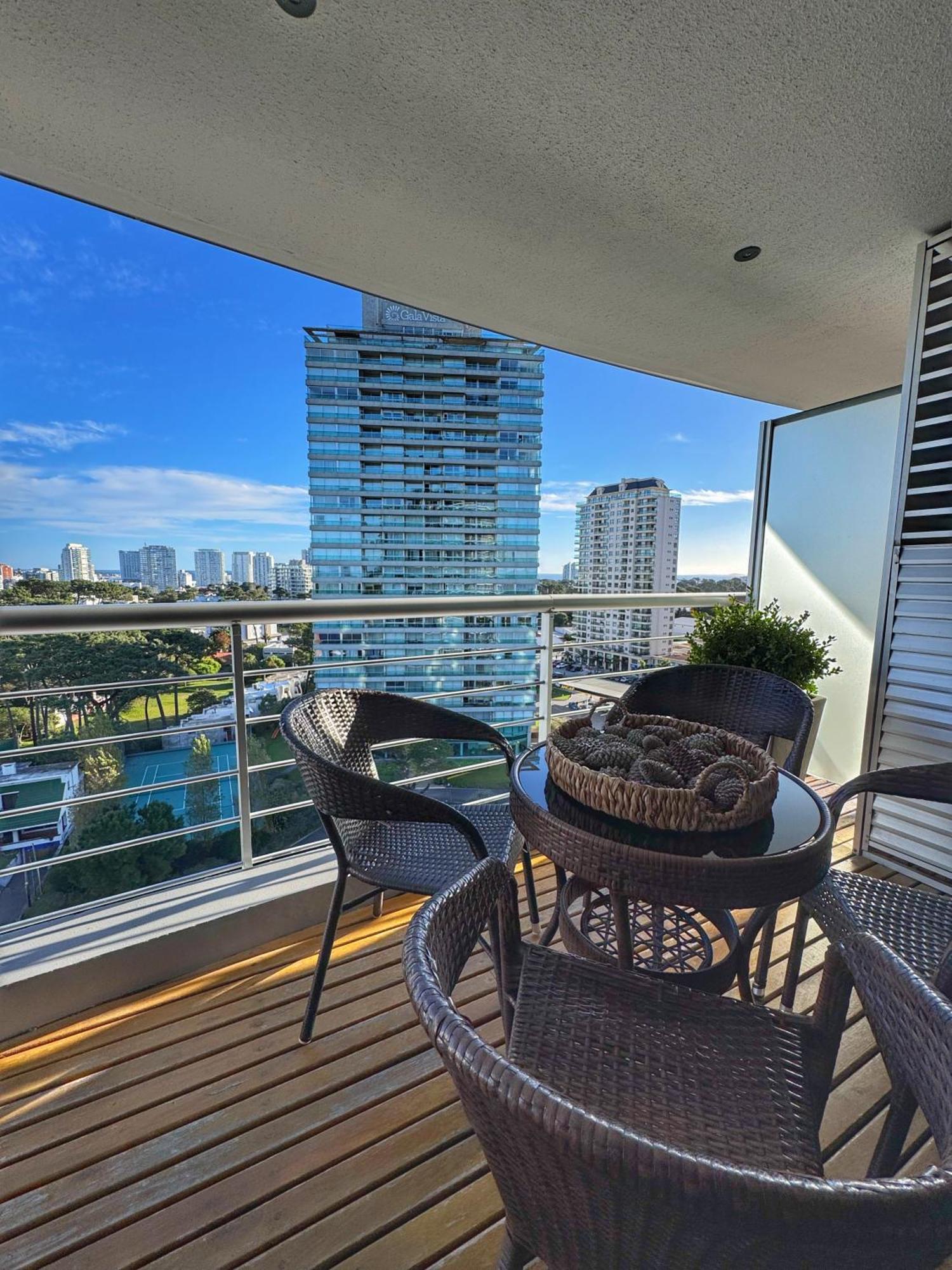 Apartamentos Torre Tressesenta Punta del Este Room photo