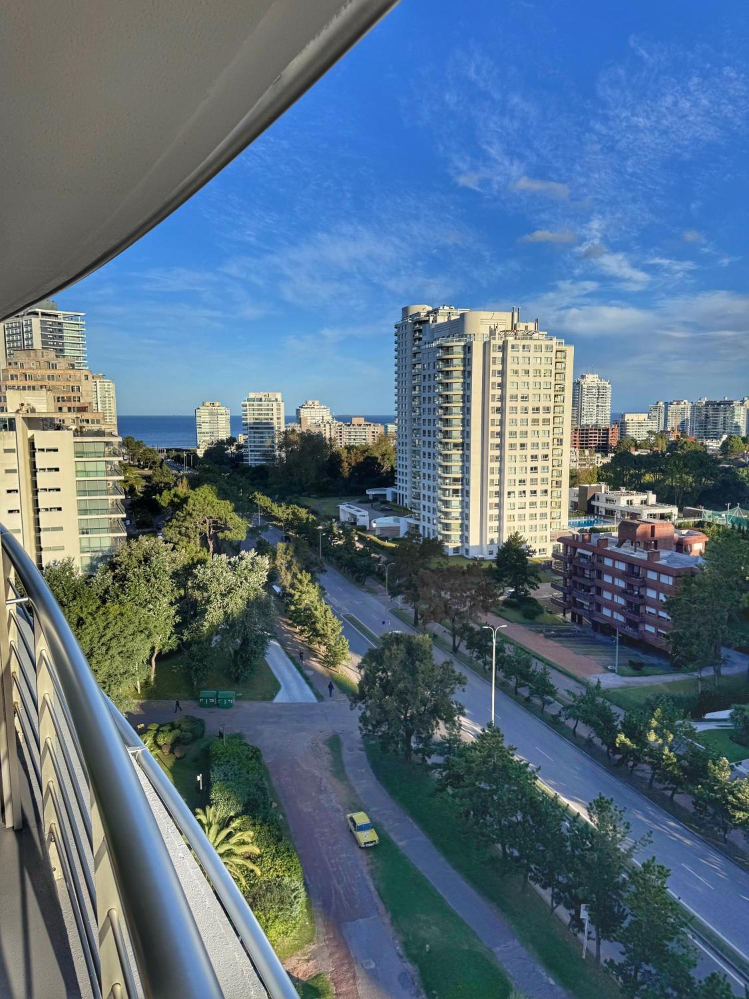 Apartamentos Torre Tressesenta Punta del Este Room photo